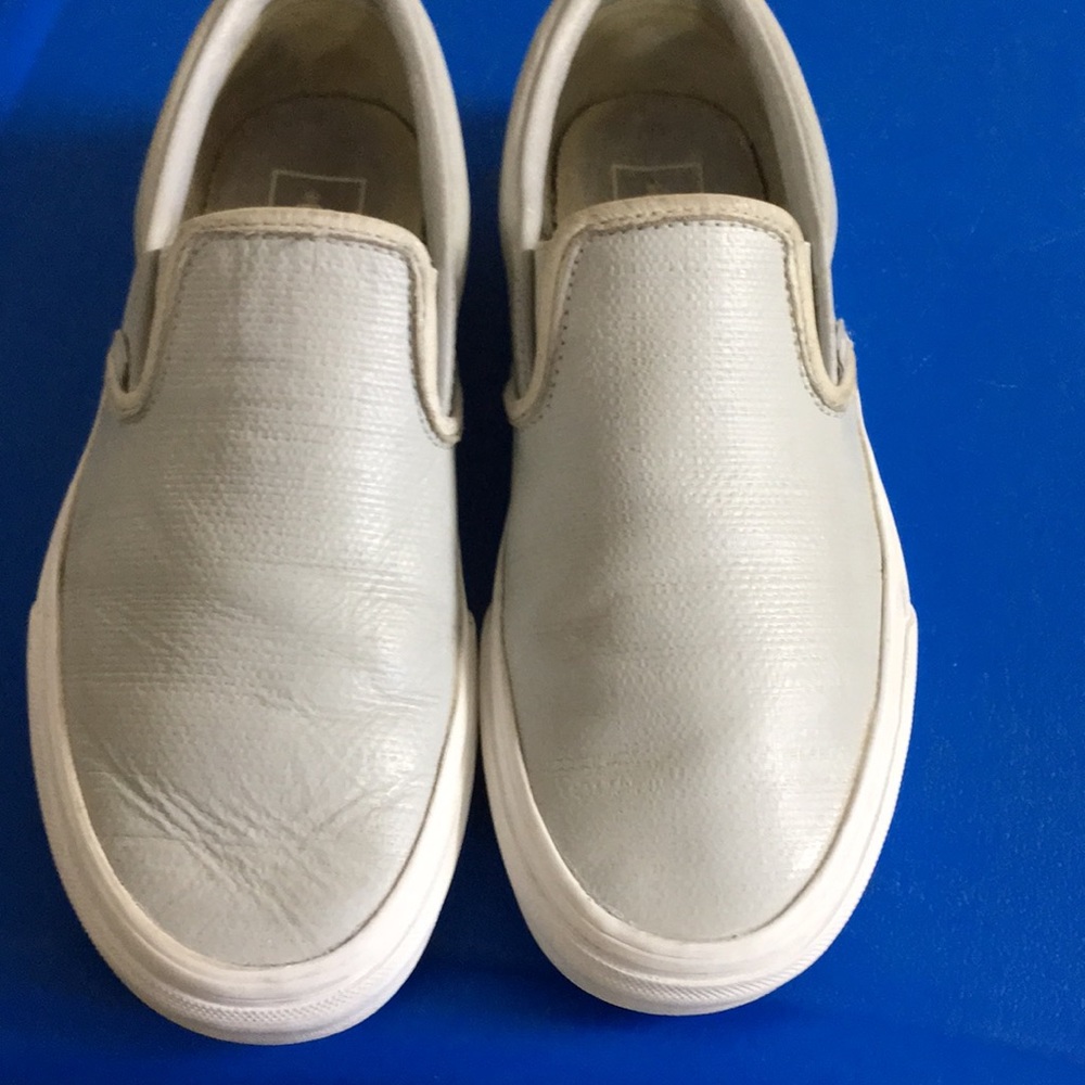 VANS LEATHER SIZE 8 USE SOME STAINS pale blue